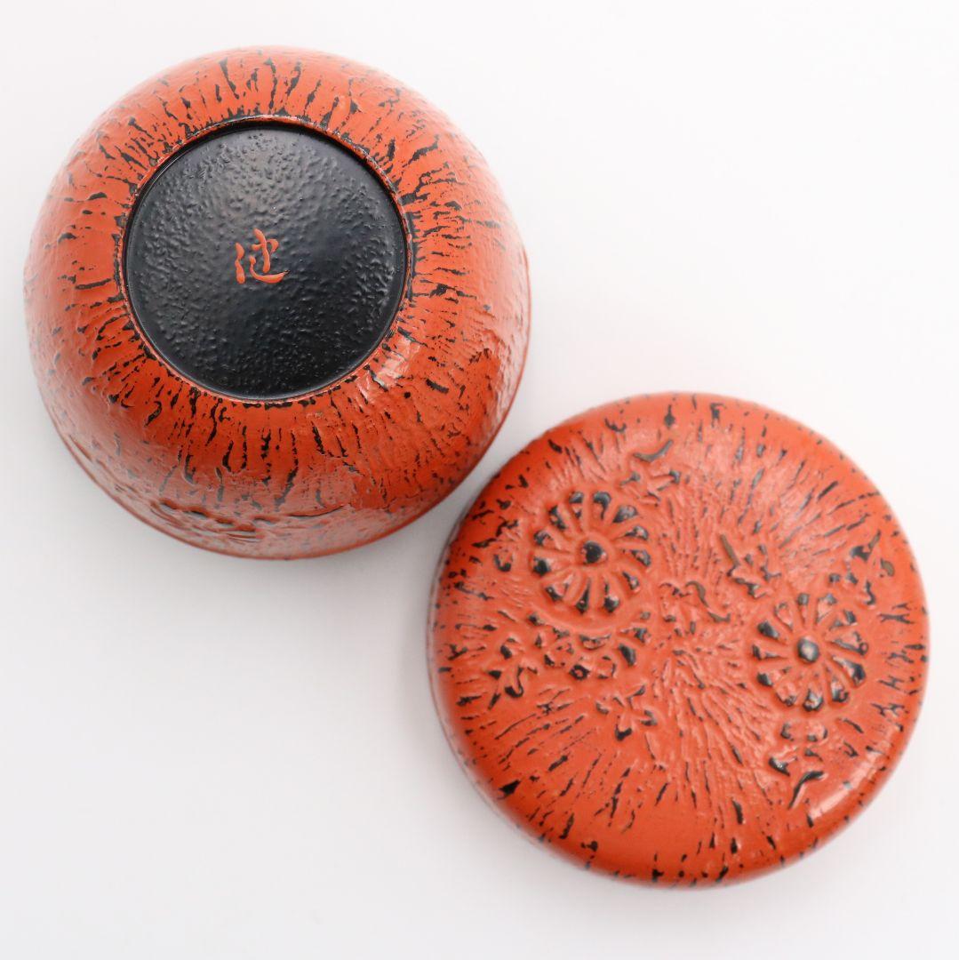 Kamakura-bori Chrysanthemum Chu-Natsume by Tanaka Kenchi - Carved Lacquer Tea Caddy