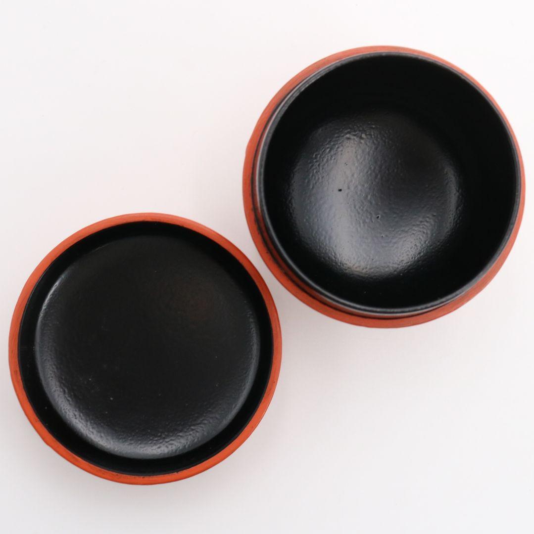 Kamakura-bori Chrysanthemum Chu-Natsume by Tanaka Kenchi - Carved Lacquer Tea Caddy