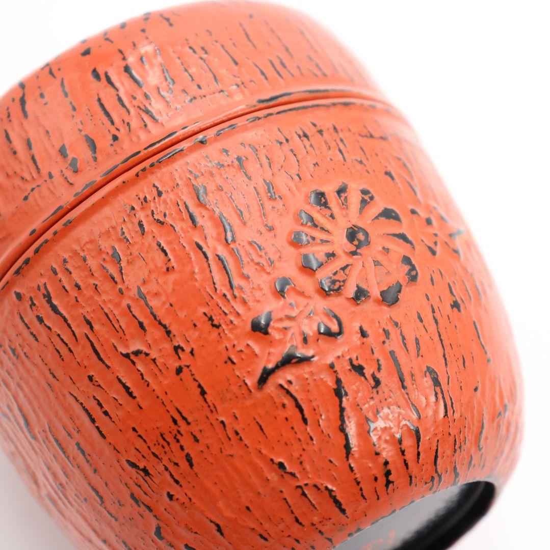 Kamakura-bori Chrysanthemum Chu-Natsume by Tanaka Kenchi - Carved Lacquer Tea Caddy