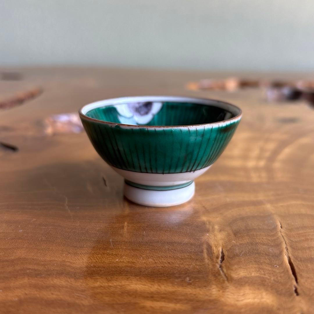 Kutani Guinomi 'Tama-Usagi' — Moon Rabbit Sake Cup by Tetsuji, Tomobako
