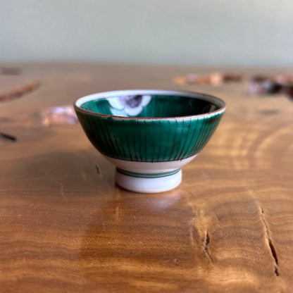 Kutani Guinomi 'Tama-Usagi' — Moon Rabbit Sake Cup by Tetsuji, Tomobako