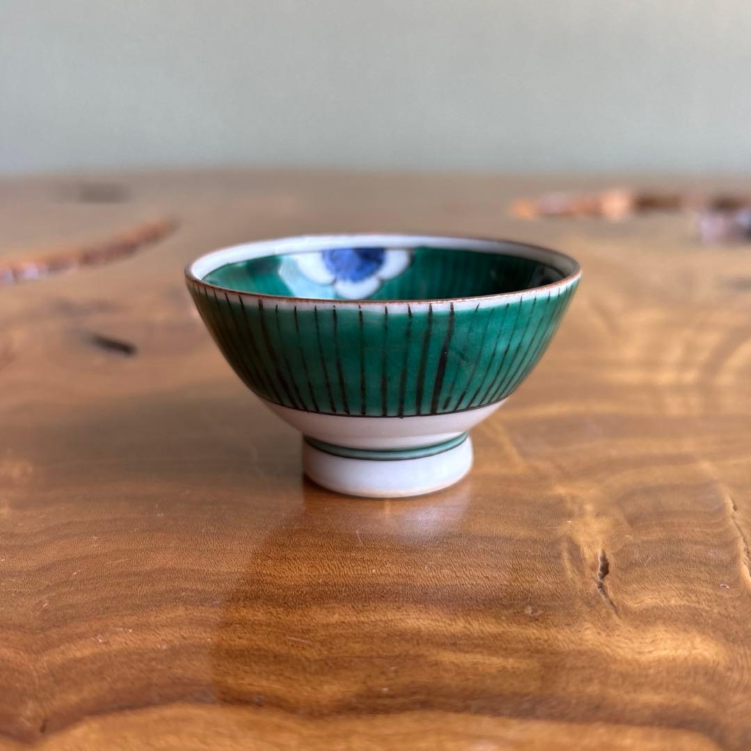 Kutani Guinomi 'Tama-Usagi' — Moon Rabbit Sake Cup by Tetsuji, Tomobako