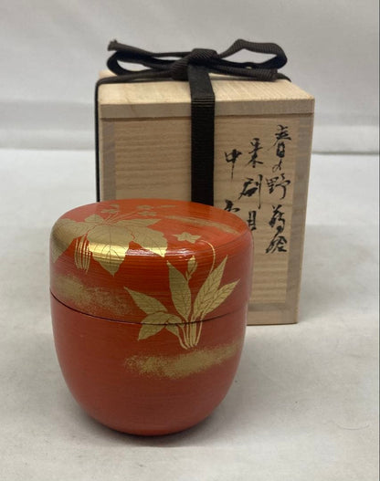 Kumagai Hideho Spring Field Maki-e Shu-Hakeme Chu-Natsume Vermillion Tea Caddy