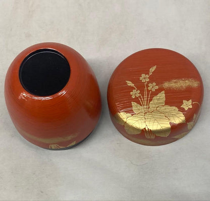 Kumagai Hideho Spring Field Maki-e Shu-Hakeme Chu-Natsume Vermillion Tea Caddy