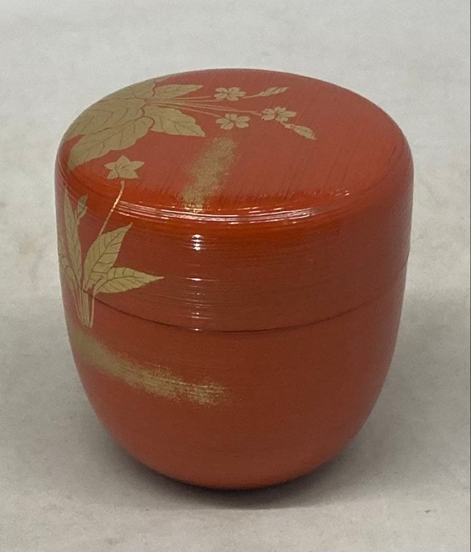 Kumagai Hideho Spring Field Maki-e Shu-Hakeme Chu-Natsume Vermillion Tea Caddy