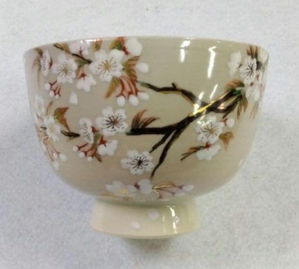 Kato Hakka Yamazakura Chawan — Iro-e Cherry Blossom Tea Bowl, Kyo-yaki Kyoto Ceramics, Tomobako, Japanese Tea Ceremony