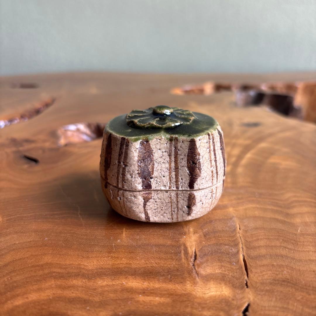 Oribe Hajiki Kogo Incense Container by Matsumoto Tetsuzan — Mino Ware, Tomobako