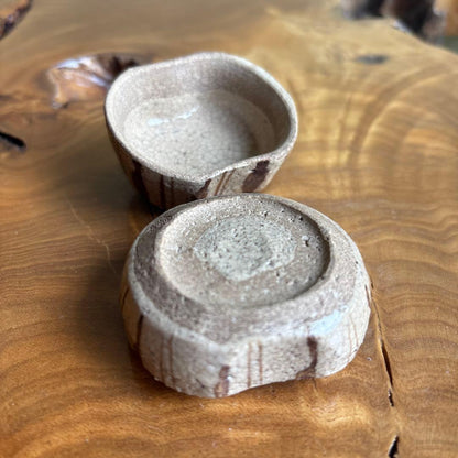 Oribe Hajiki Kogo Incense Container by Matsumoto Tetsuzan — Mino Ware, Tomobako