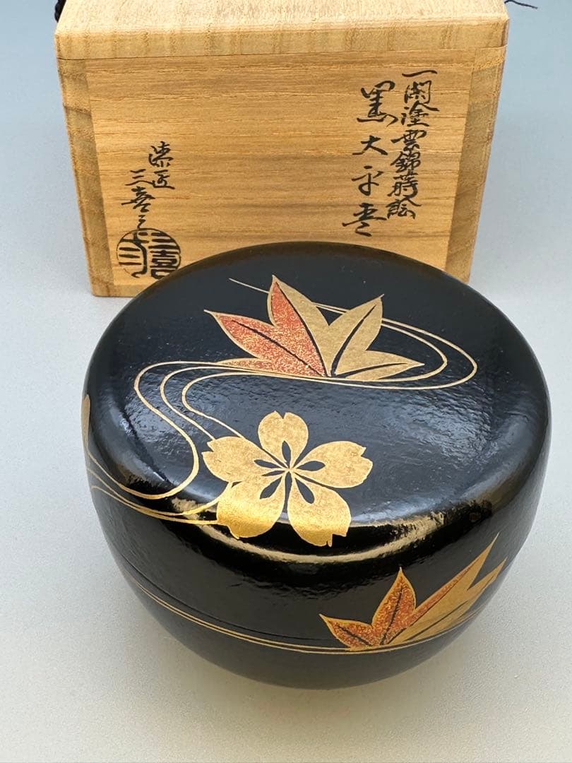 Matsunaga Mikizo Unkin Maki-e Black Lacquer O-Natsume, Signed Box