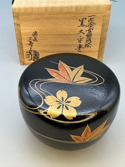 Matsunaga Mikizo Unkin Maki-e Black Lacquer O-Natsume, Signed Box