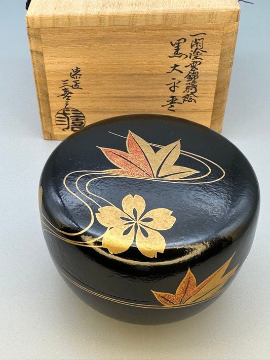 Matsunaga Mikizo Unkin Maki-e Black Lacquer O-Natsume, Signed Box