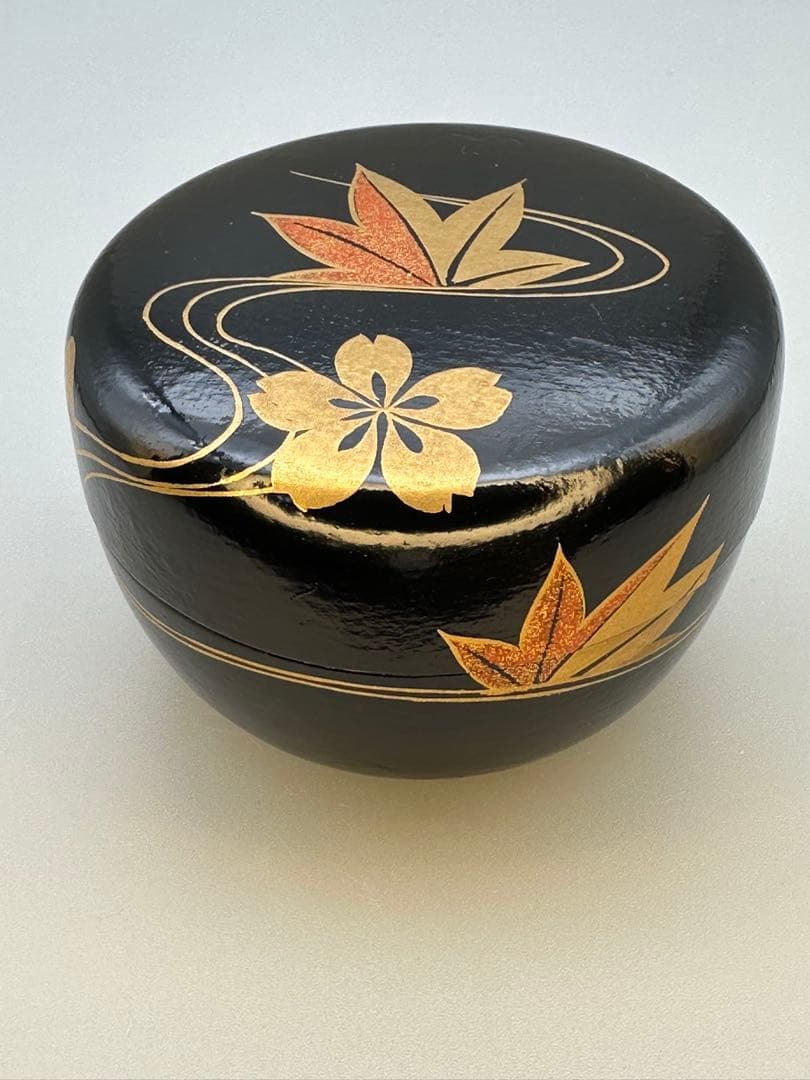 Matsunaga Mikizo Unkin Maki-e Black Lacquer O-Natsume, Signed Box