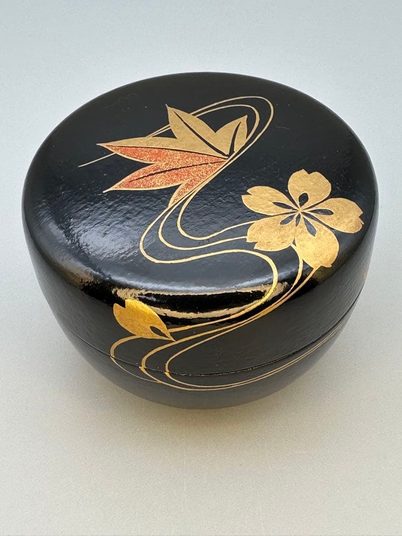 Matsunaga Mikizo Unkin Maki-e Black Lacquer O-Natsume, Signed Box