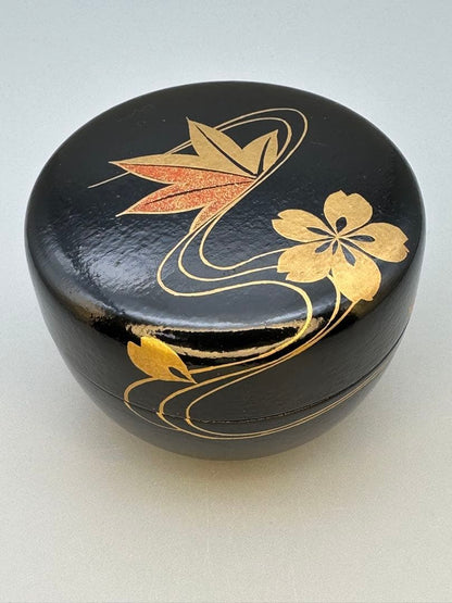 Matsunaga Mikizo Unkin Maki-e Black Lacquer O-Natsume, Signed Box