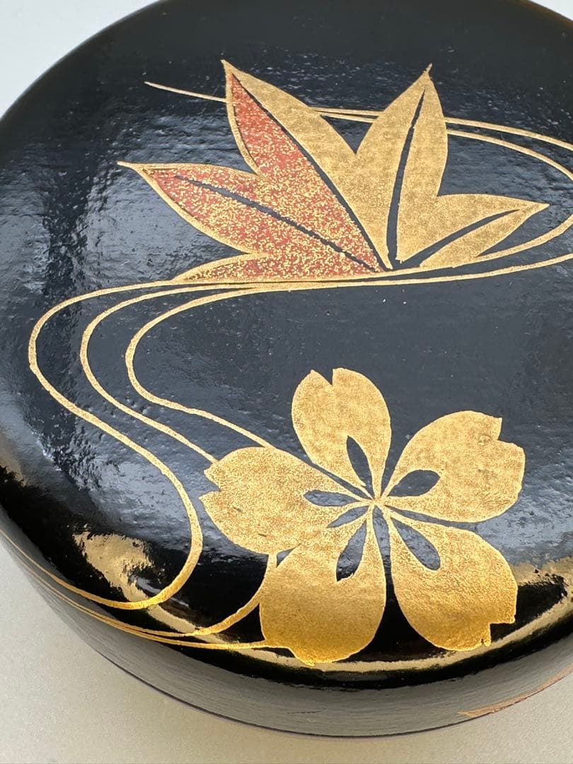 Matsunaga Mikizo Unkin Maki-e Black Lacquer O-Natsume, Signed Box