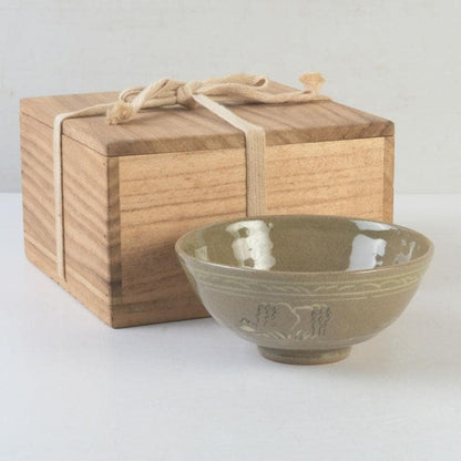 Korean Celadon Sanggam Inlaid Tea Bowl by Yu Hae-gang, Bird & Willow Motif, Signed Box