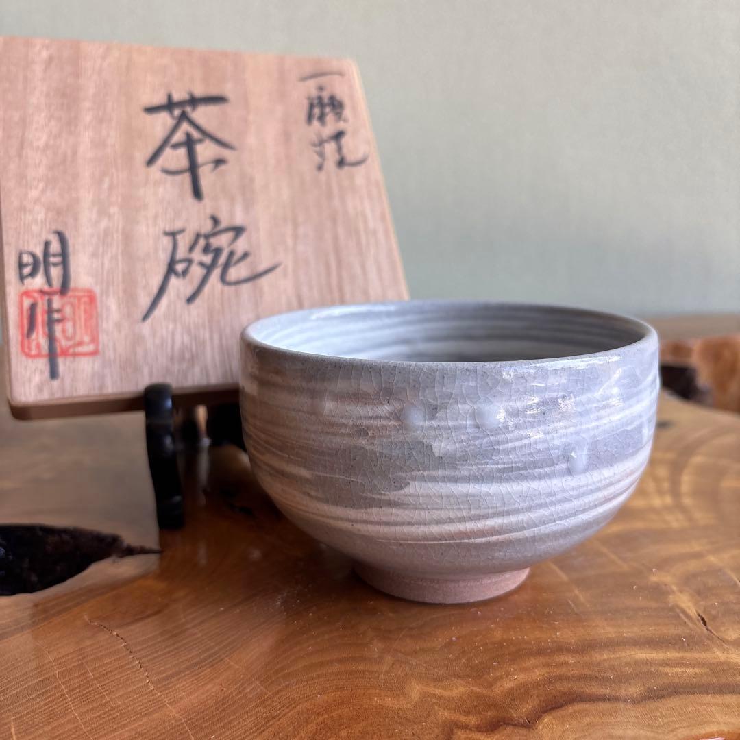 Ichinose Ware Hakeme Chawan — White Slip Brush Tea Bowl by Mei, Tomobako