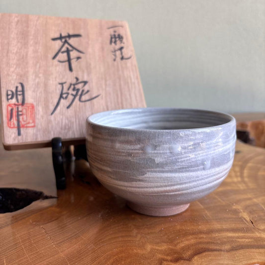 Ichinose Ware Hakeme Chawan — White Slip Brush Tea Bowl by Mei, Tomobako