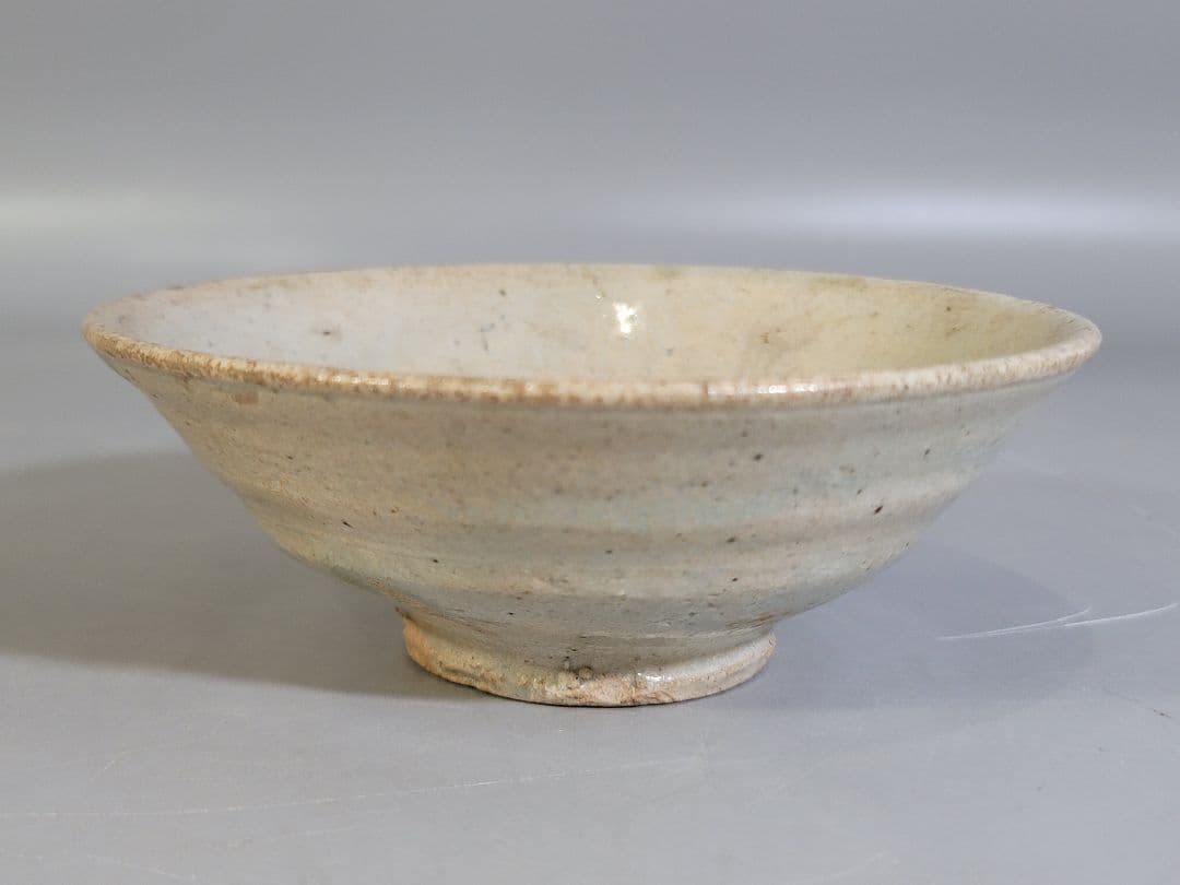 Joseon Dynasty White Porcelain Shallow Bowl — Korean Baekja Hirawan with Japanese Tomobako