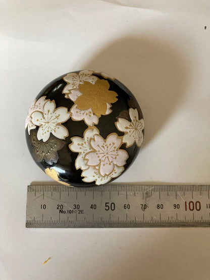 Sakura Maki-e Lacquer Kogo Incense Box by Asano Shisen, Yamazaki Kiln Arashiyama — Tomobako