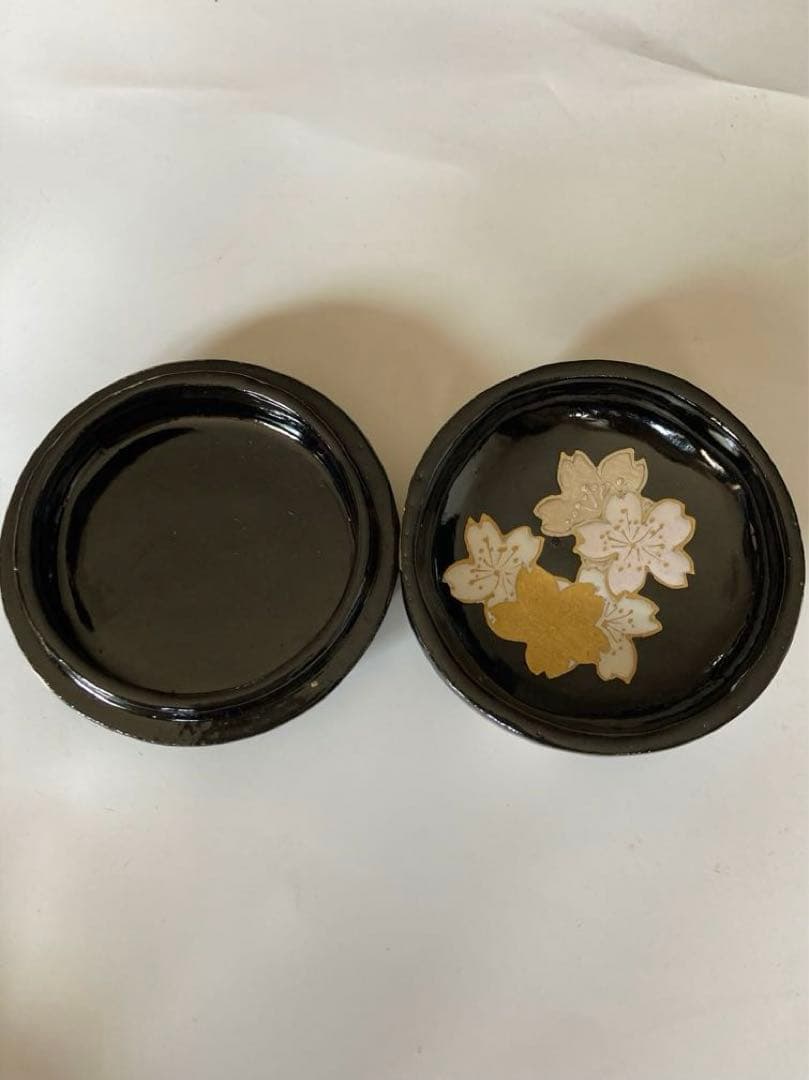 Sakura Maki-e Lacquer Kogo Incense Box by Asano Shisen, Yamazaki Kiln Arashiyama — Tomobako