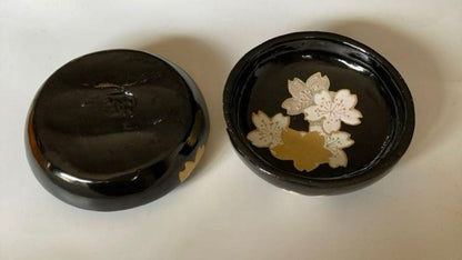 Sakura Maki-e Lacquer Kogo Incense Box by Asano Shisen, Yamazaki Kiln Arashiyama — Tomobako