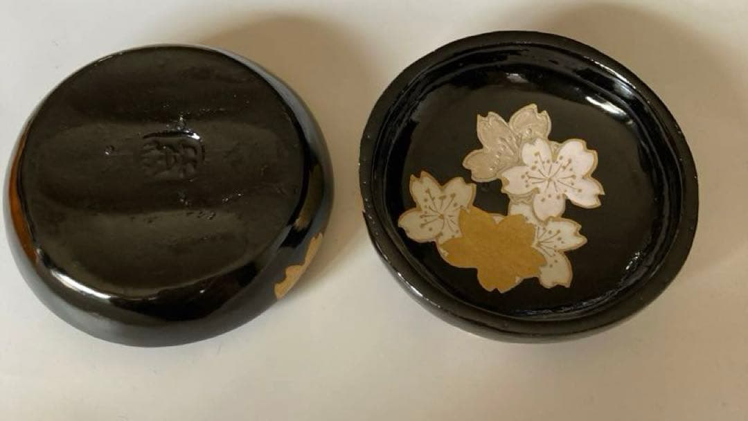 Sakura Maki-e Lacquer Kogo Incense Box by Asano Shisen, Yamazaki Kiln Arashiyama — Tomobako