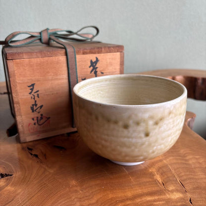 Maeda Yasuaki (Taimei) Ki-Seto Style Chawan Tea Bowl, Signed Box