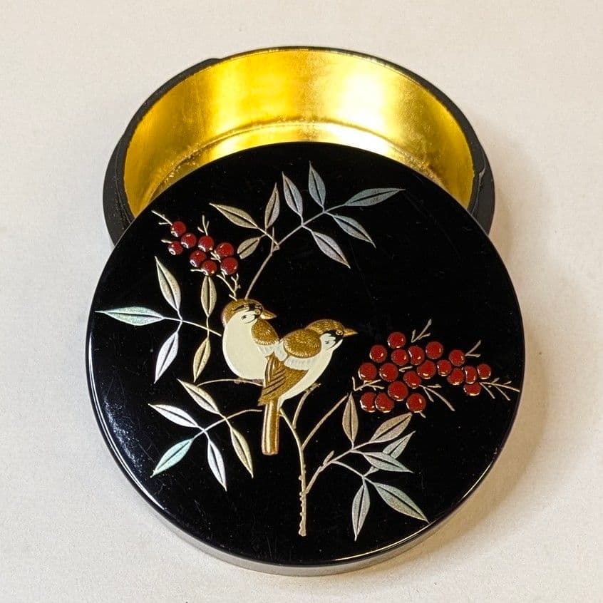 Nanten Maki-e Incense Container Kogo - Black Lacquer Gold Interior with Birds