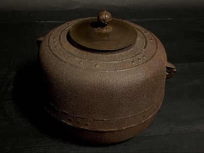Keitei Mandaiya-gama Cast Iron Tea Kettle Arare Texture Tomobako