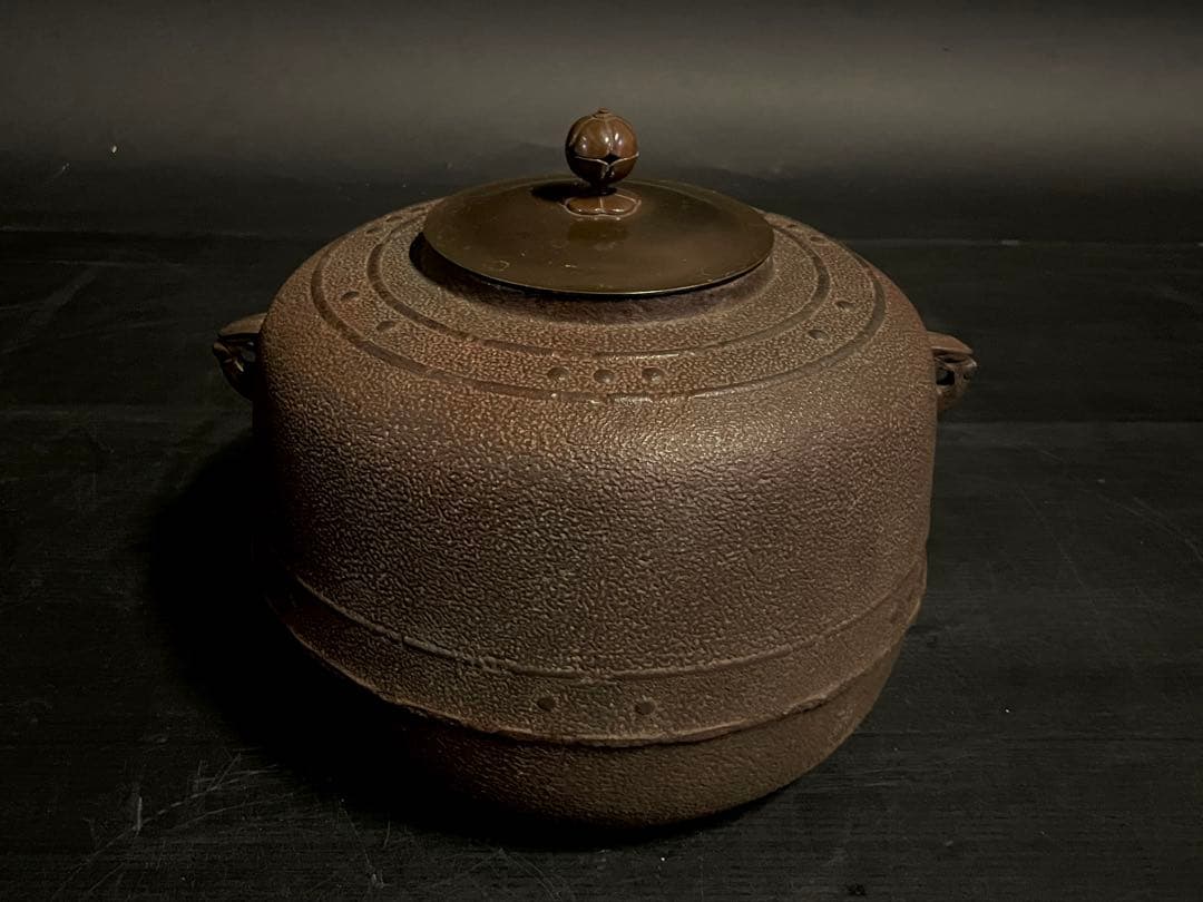 Keitei Mandaiya-gama Cast Iron Tea Kettle Arare Texture Tomobako