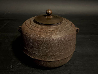 Keitei Mandaiya-gama Cast Iron Tea Kettle Arare Texture Tomobako