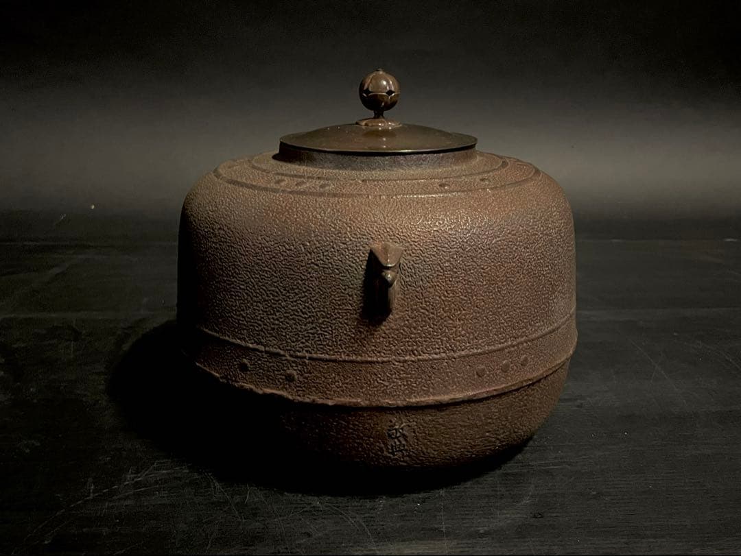 Keitei Mandaiya-gama Cast Iron Tea Kettle Arare Texture Tomobako