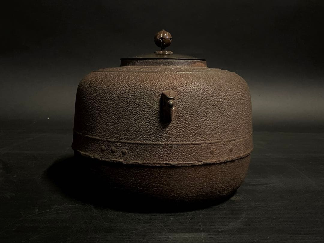 Keitei Mandaiya-gama Cast Iron Tea Kettle Arare Texture Tomobako