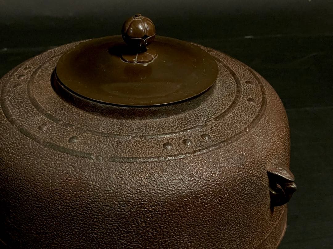 Keitei Mandaiya-gama Cast Iron Tea Kettle Arare Texture Tomobako