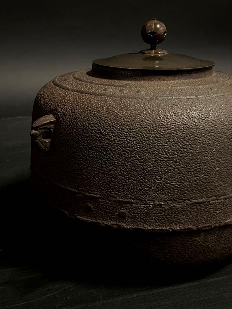 Keitei Mandaiya-gama Cast Iron Tea Kettle Arare Texture Tomobako