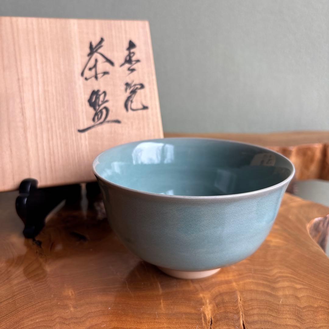 Hatta Sokoku Seiji Chawan "Takekaze" — Heian Celadon Kiln Blue-Gray Tea Bowl w/ Tomobako