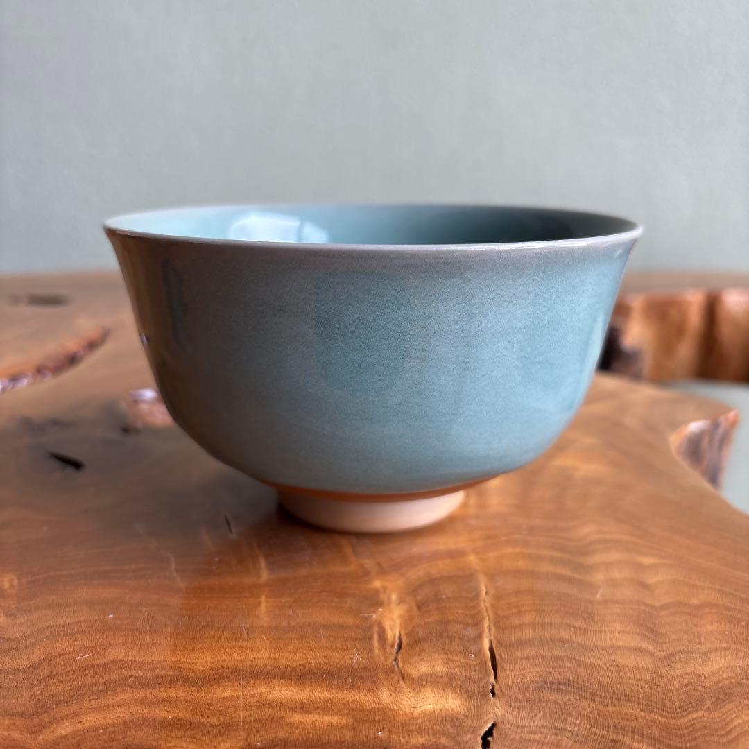 Hatta Sokoku Seiji Chawan "Takekaze" — Heian Celadon Kiln Blue-Gray Tea Bowl w/ Tomobako