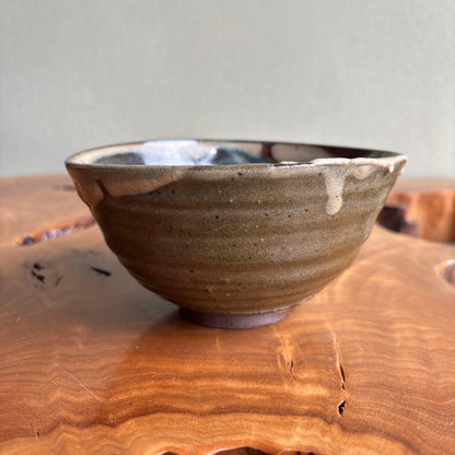 Shoudai-yaki Matcha Bowl "Wa-Kumo" — Kumamoto Folk Kiln, Flowing Glaze, Signed Box