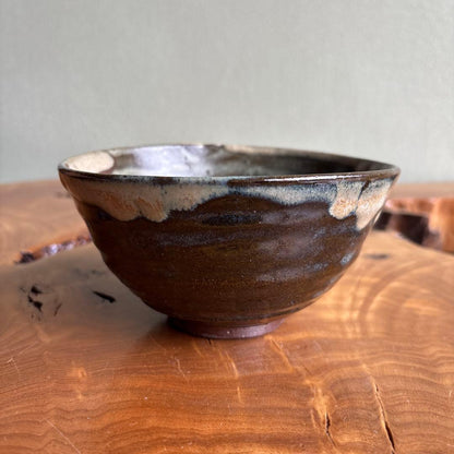 Shoudai-yaki Matcha Bowl "Wa-Kumo" — Kumamoto Folk Kiln, Flowing Glaze, Signed Box
