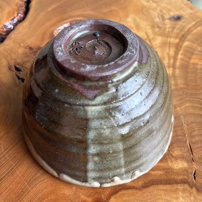 Shoudai-yaki Matcha Bowl "Wa-Kumo" — Kumamoto Folk Kiln, Flowing Glaze, Signed Box