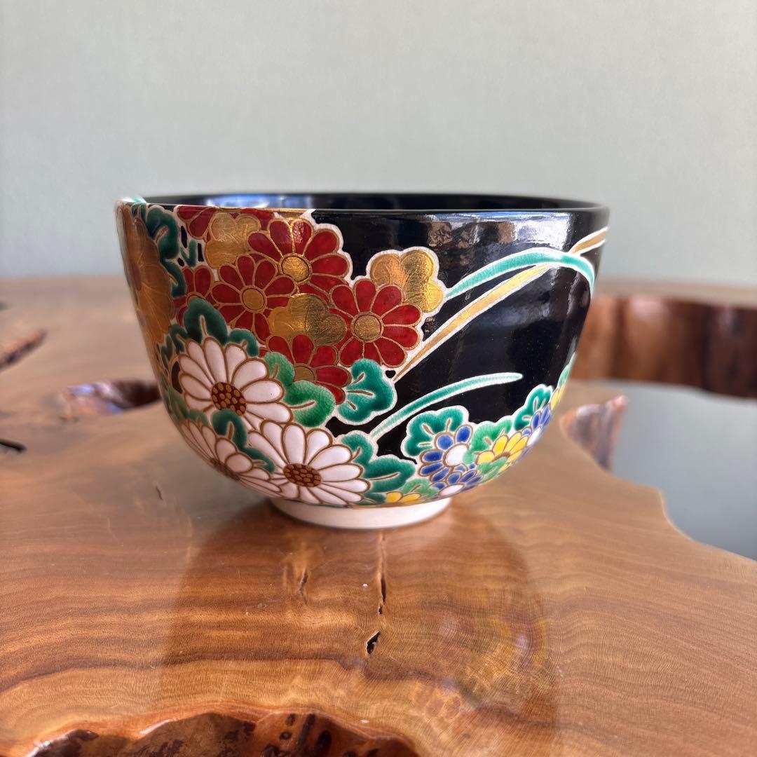 Kyoto-yaki Chrysanthemum Enameled Matcha Bowl by Okada Sekiun