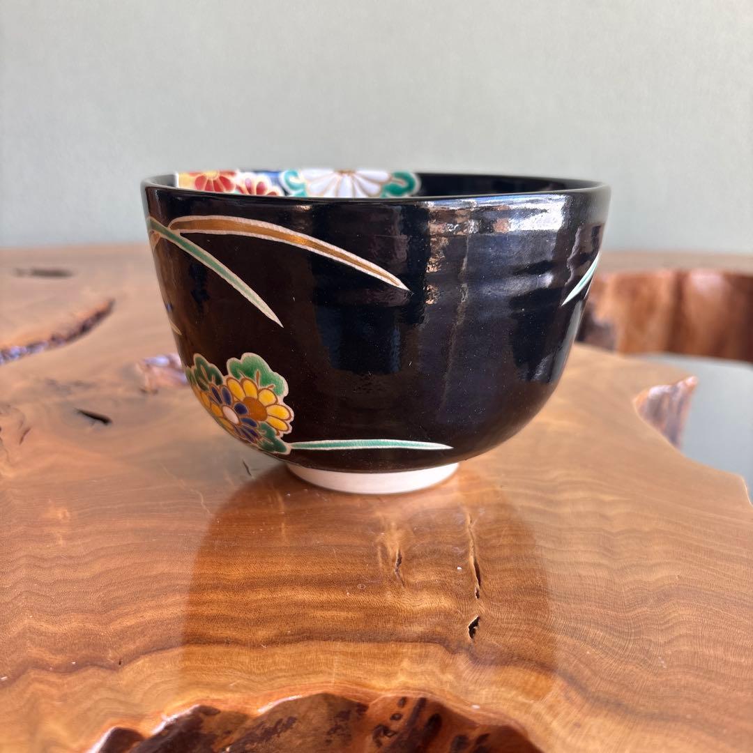 Kyoto-yaki Chrysanthemum Enameled Matcha Bowl by Okada Sekiun
