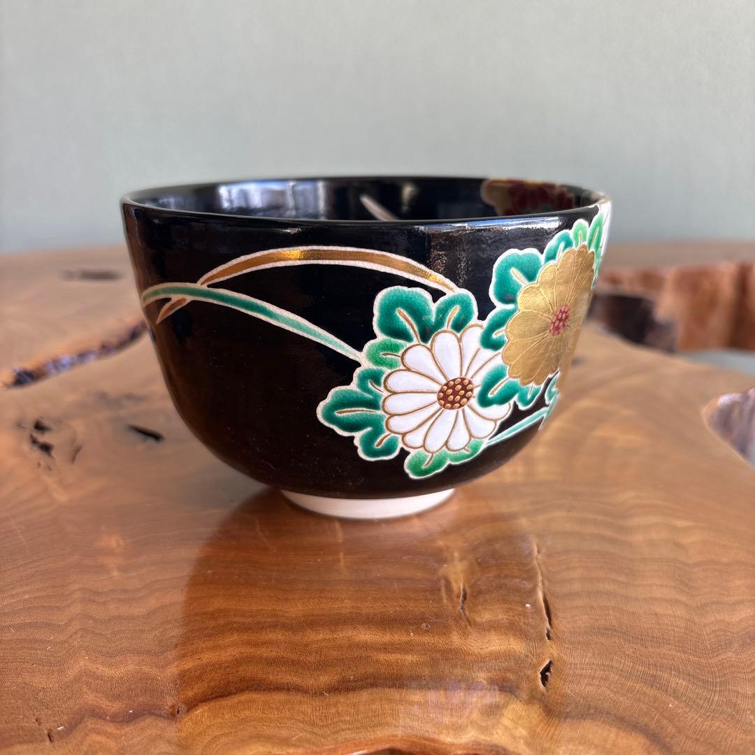 Kyoto-yaki Chrysanthemum Enameled Matcha Bowl by Okada Sekiun