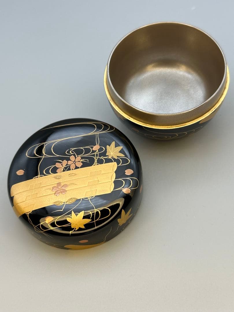 Hana-Ikada Makie Natsume by Chikujo Chikuryo — Flower Raft Lacquer Tea Caddy, Silver Interior