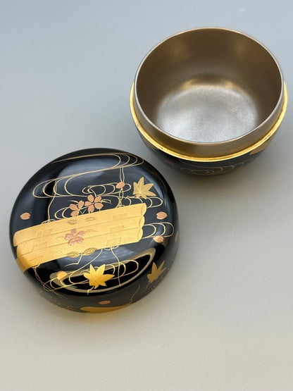 Hana-Ikada Makie Natsume by Chikujo Chikuryo — Flower Raft Lacquer Tea Caddy, Silver Interior
