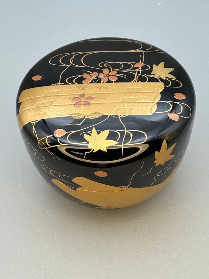 Hana-Ikada Makie Natsume by Chikujo Chikuryo — Flower Raft Lacquer Tea Caddy, Silver Interior
