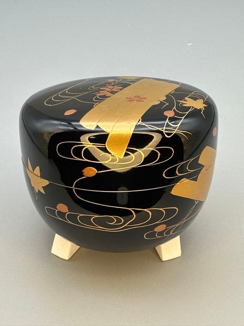 Hana-Ikada Makie Natsume by Chikujo Chikuryo — Flower Raft Lacquer Tea Caddy, Silver Interior