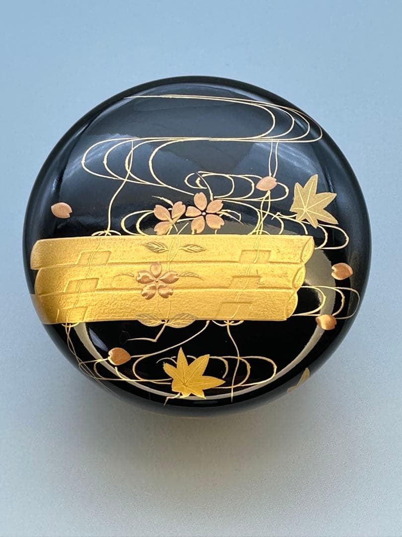 Hana-Ikada Makie Natsume by Chikujo Chikuryo — Flower Raft Lacquer Tea Caddy, Silver Interior