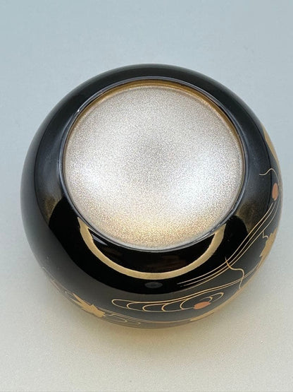 Hana-Ikada Makie Natsume by Chikujo Chikuryo — Flower Raft Lacquer Tea Caddy, Silver Interior